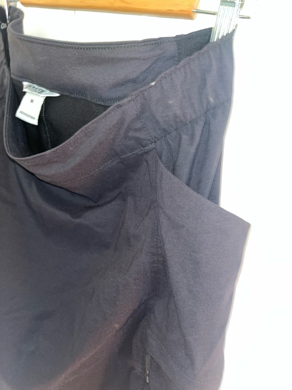 Duluth black dry on the fly Pull-On Skort medium - Picture 3 of 7